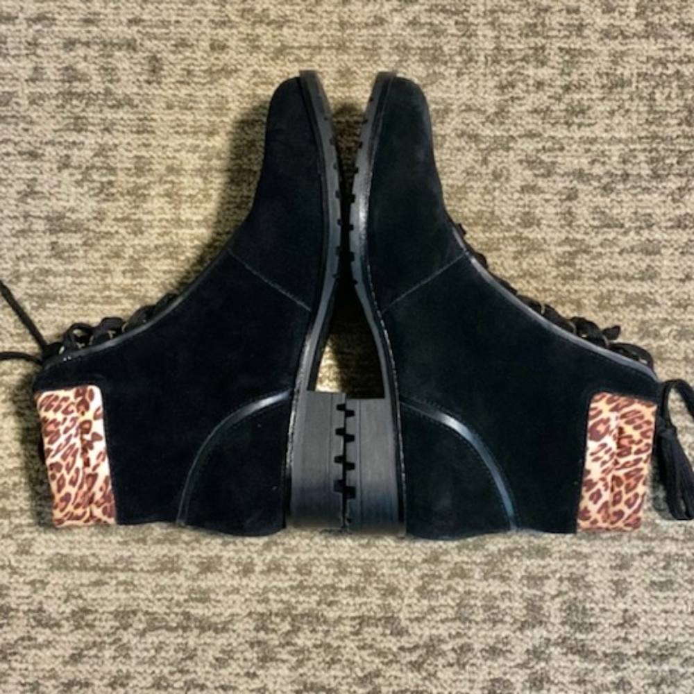 Crown & Ivy leopard print black booties - Picture 2 of 7